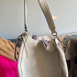 Light gray Rebecca Minkoff shoulder bag 💼🤍